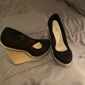 Women’s black wedges